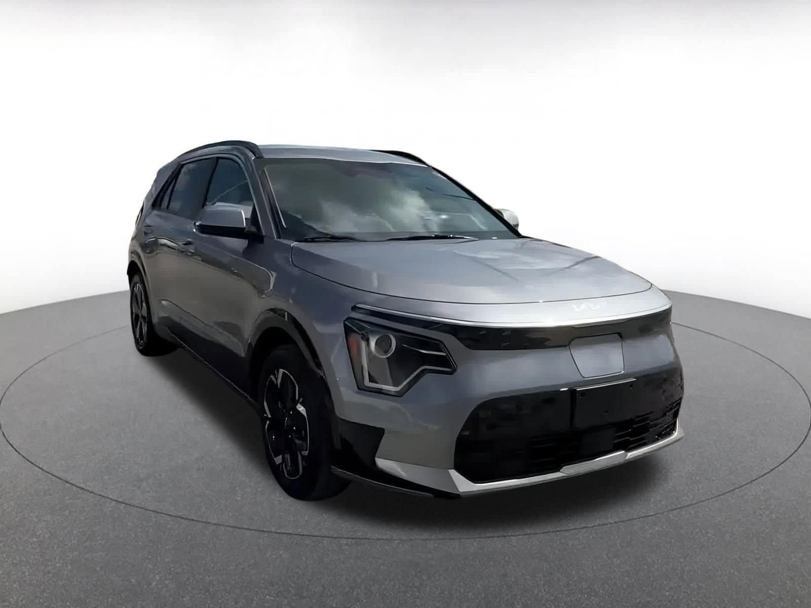 Thumbnail: 2023 Kia Niro - 3