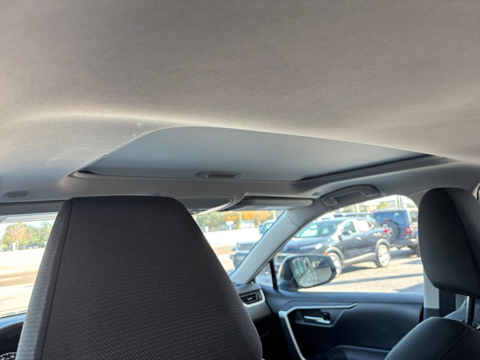 Thumbnail: 2025 Toyota RAV4 - 31