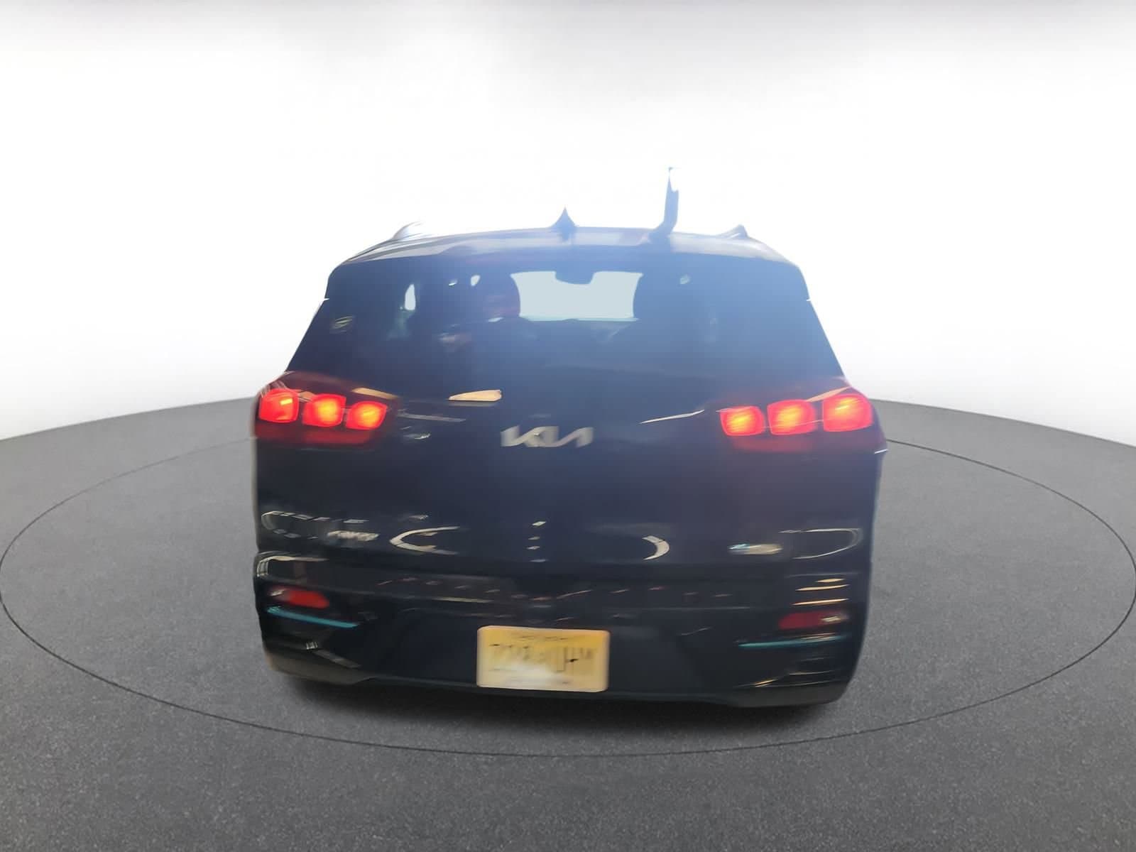 Thumbnail: 2022 Kia Niro - 6