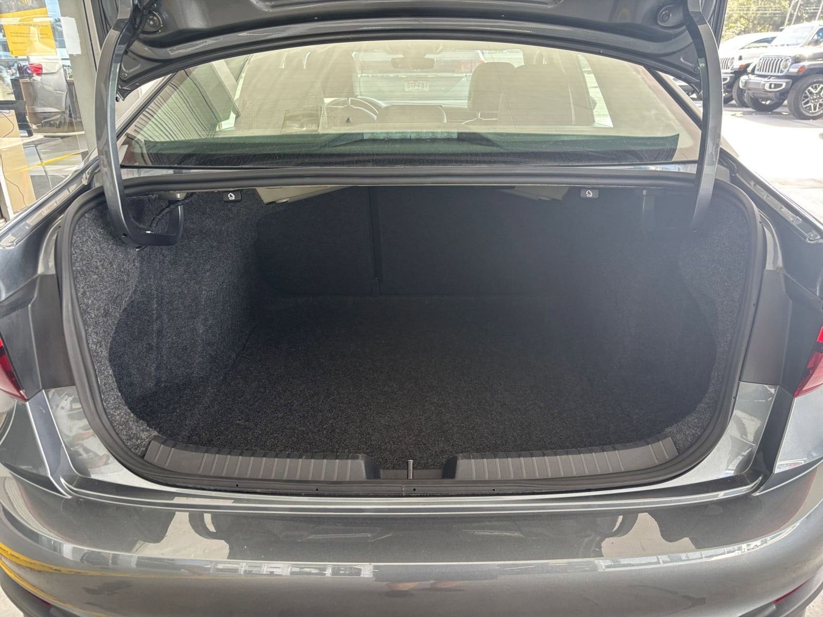 Thumbnail: 2025 Volkswagen Jetta - 30