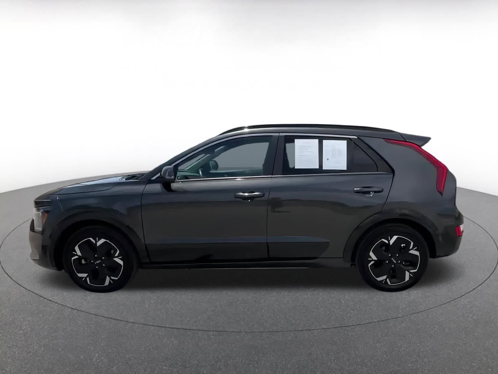 Thumbnail: 2023 Kia Niro - 9