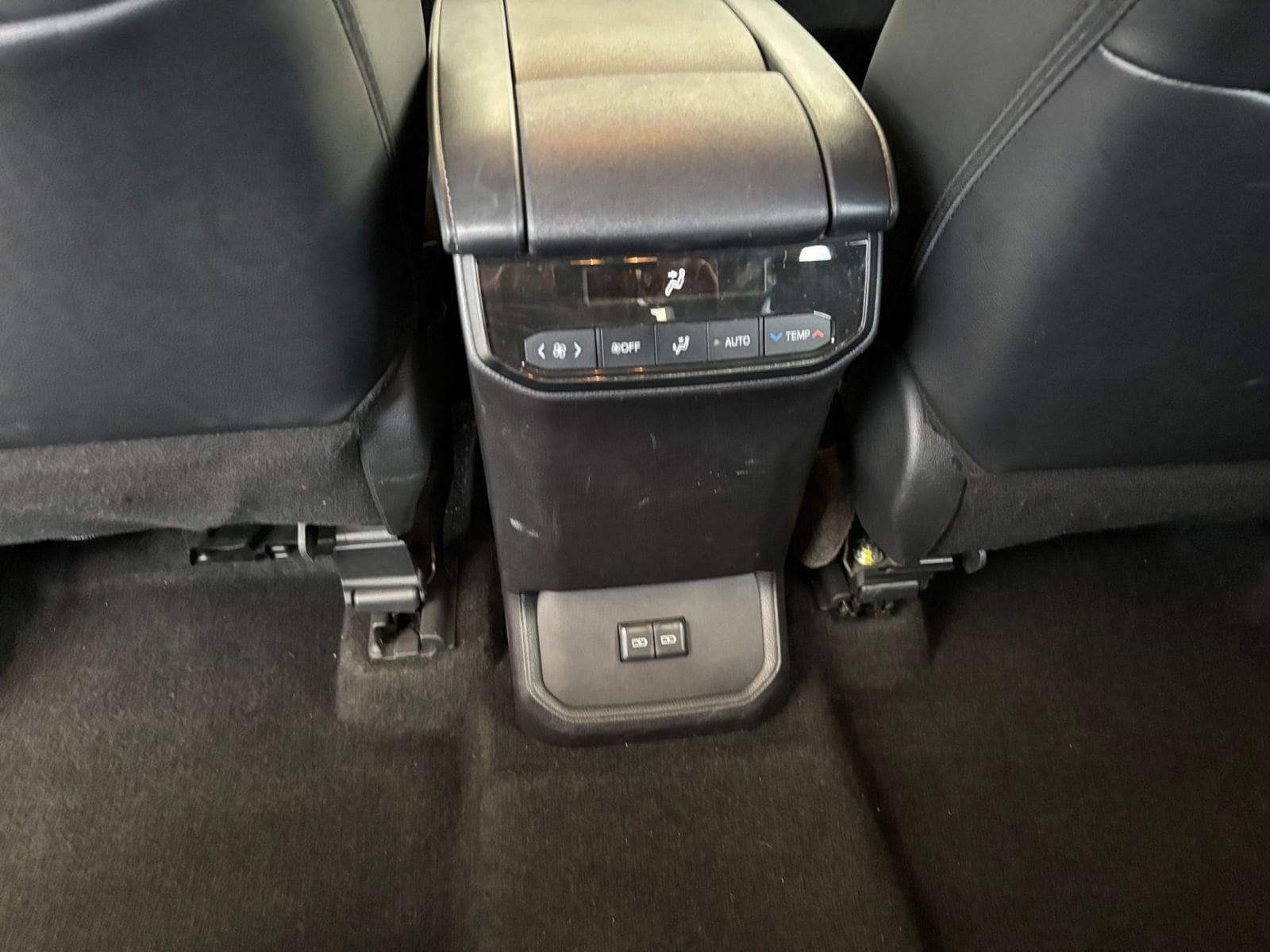 Thumbnail: 2024 Toyota Highlander - 20