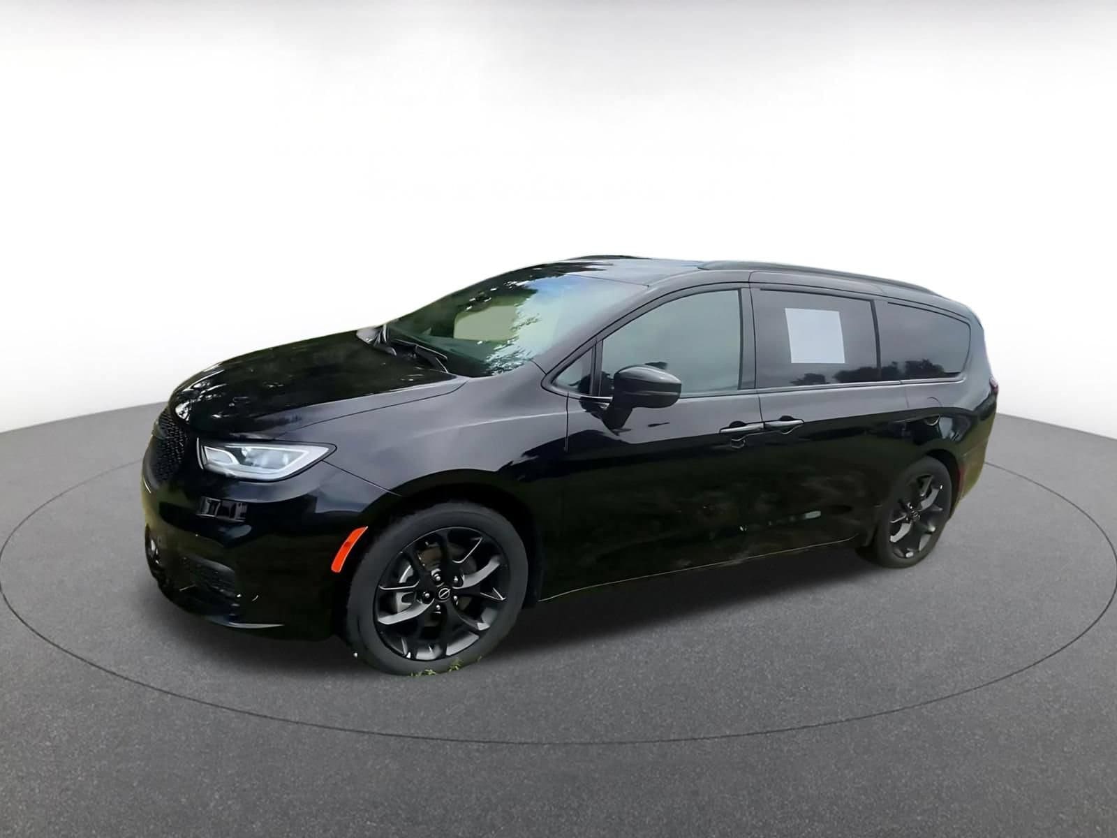 Thumbnail: 2025 Chrysler Pacifica - 6