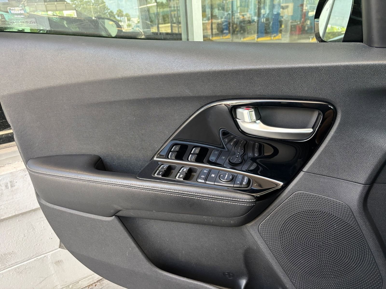 Thumbnail: 2022 Kia Niro - 24