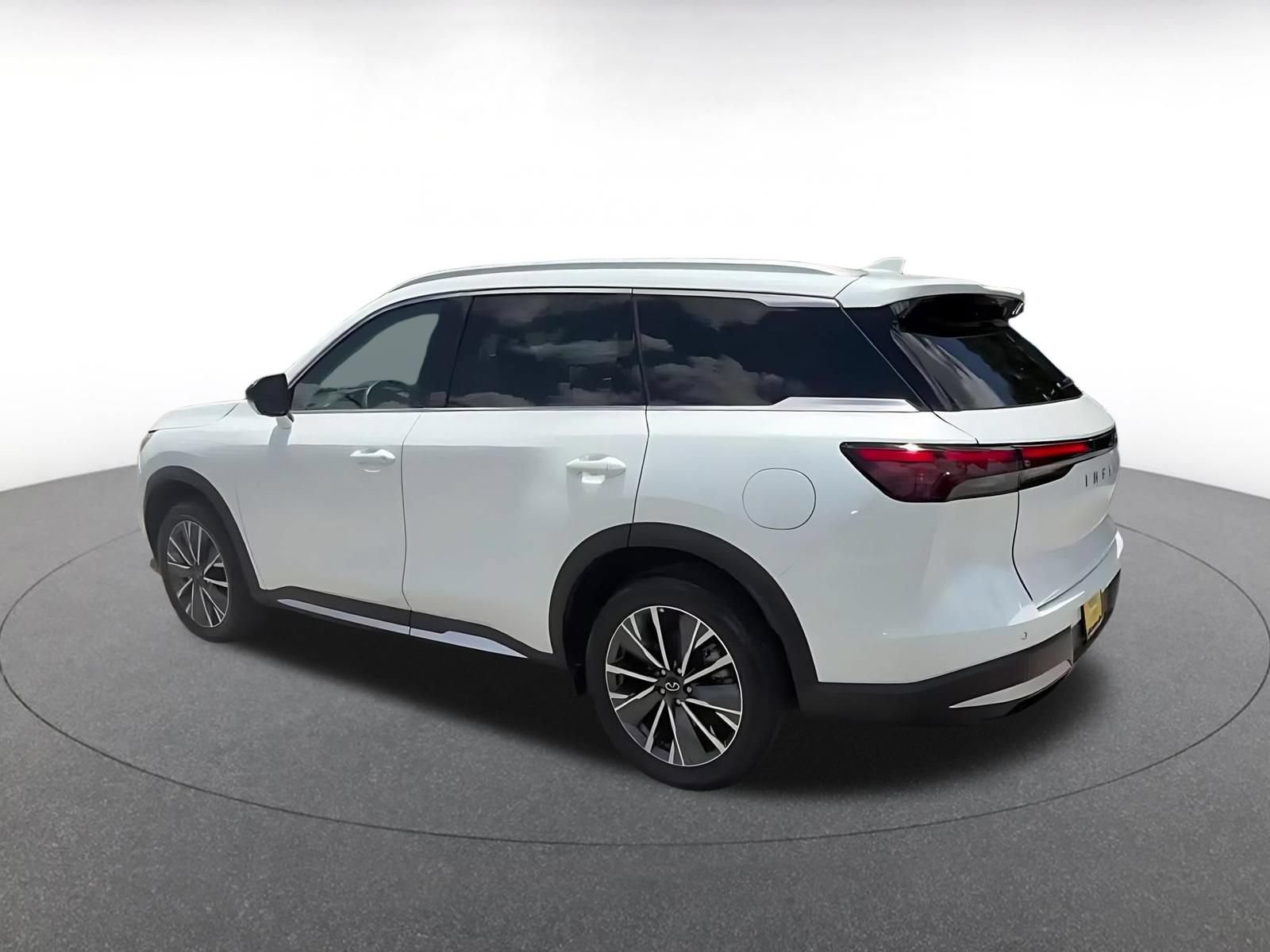Thumbnail: 2026 INFINITI QX60 - 10