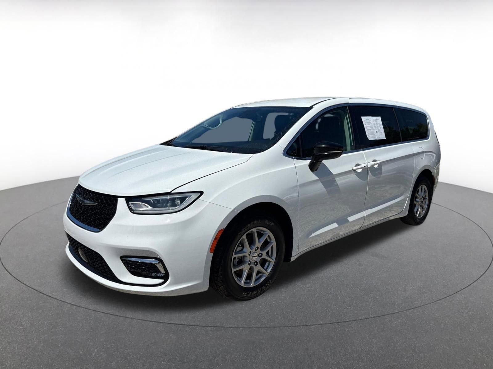 Thumbnail: 2024 Chrysler Pacifica - 4