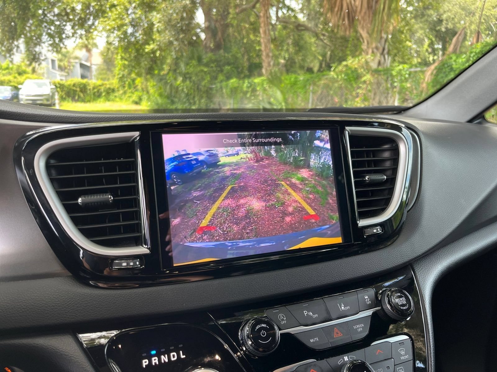 Thumbnail: 2025 Chrysler Pacifica - 24