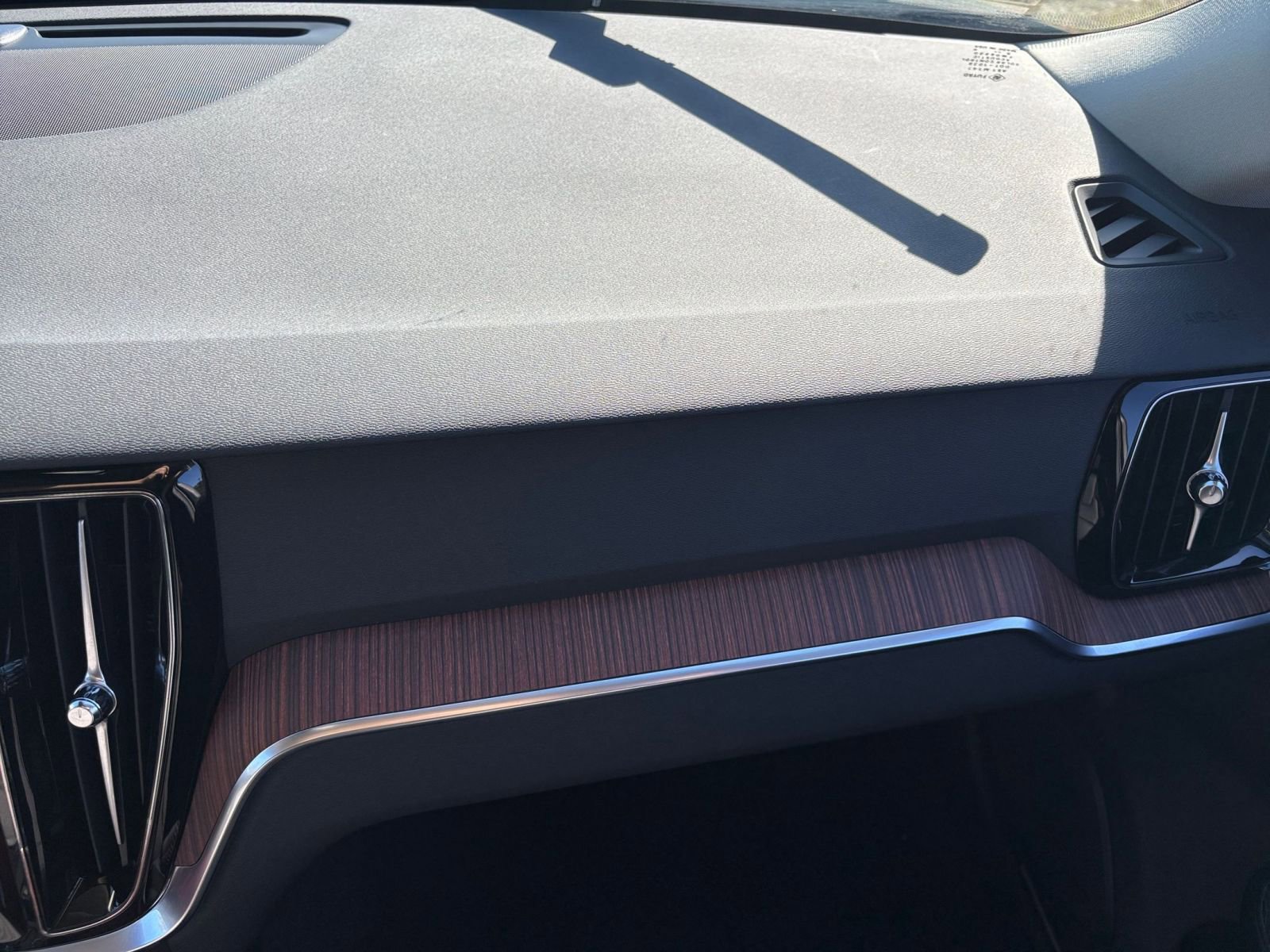 Thumbnail: 2025 Volvo S60 - 35