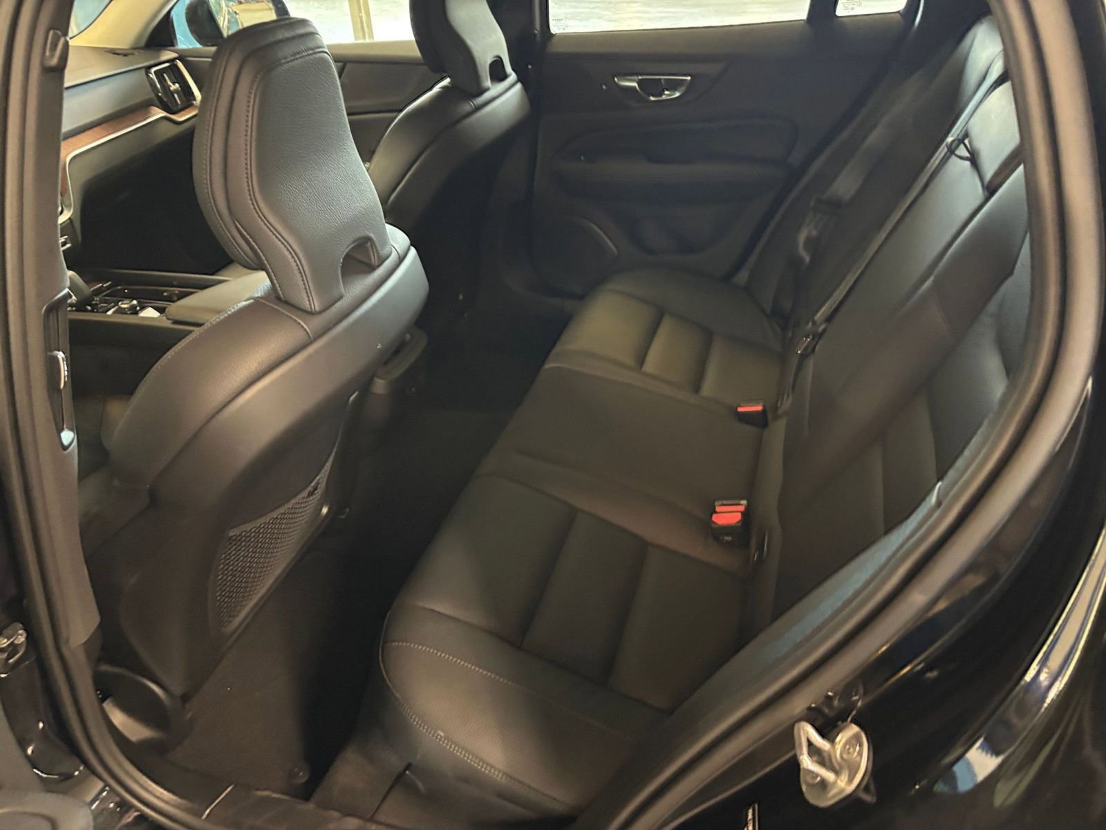 Thumbnail: 2025 Volvo S60 - 25