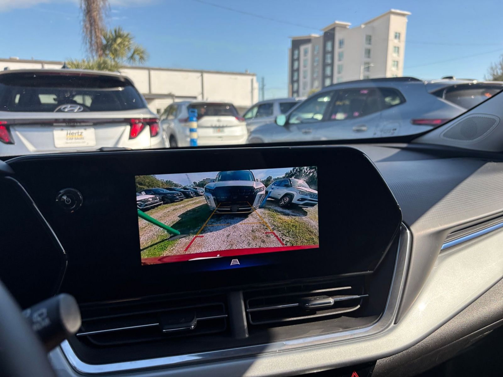 Thumbnail: 2025 Chevrolet Trax - 25