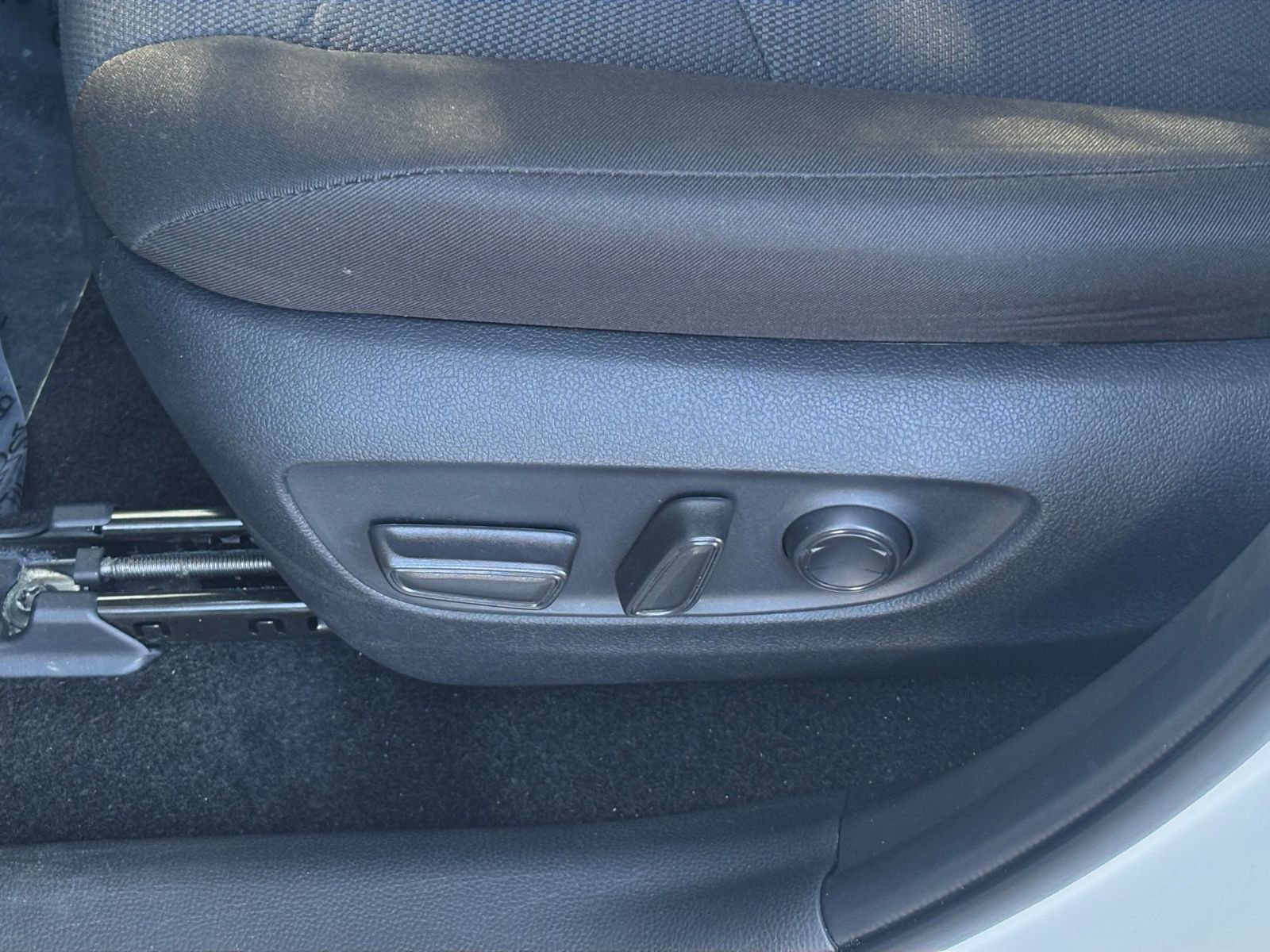 Thumbnail: 2025 Toyota RAV4 - 23