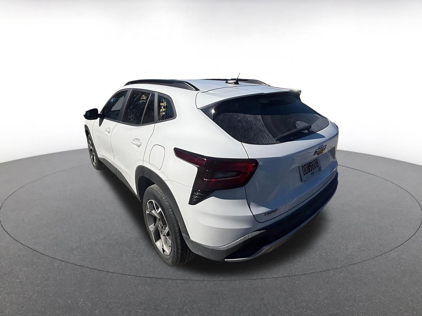 Thumbnail: 2025 Chevrolet Trax - 5