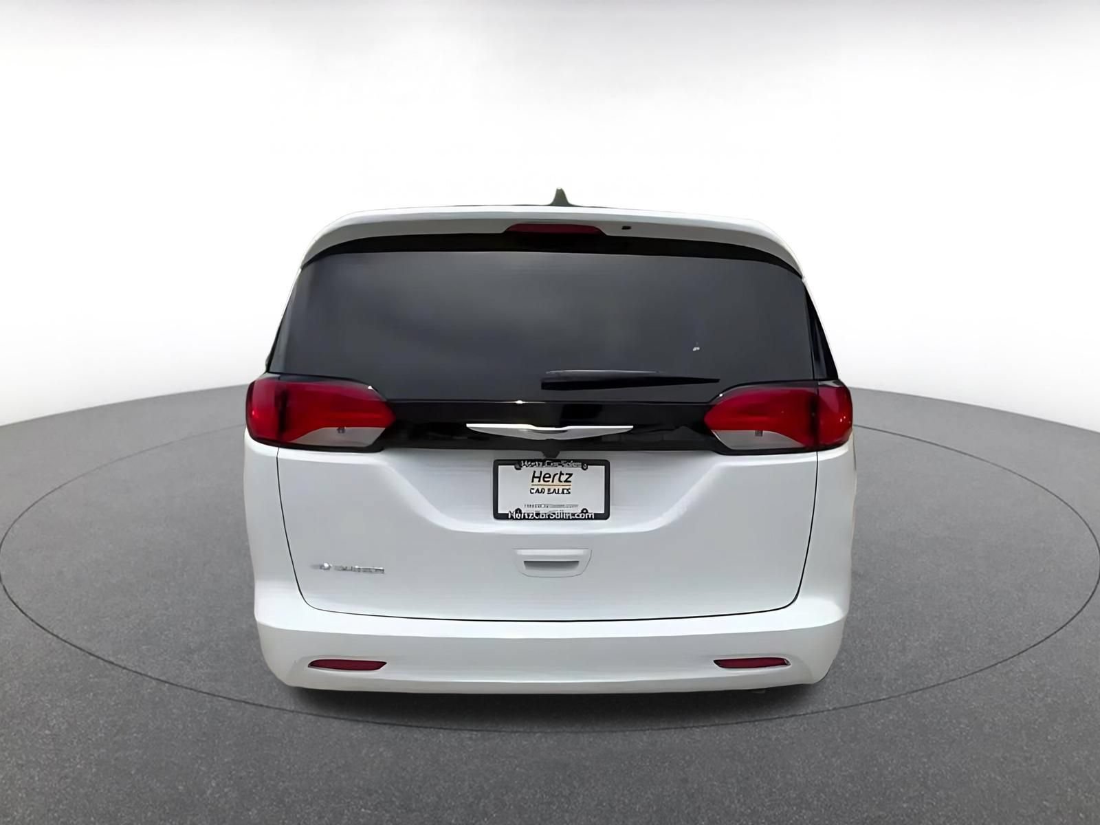Thumbnail: 2024 Chrysler Voyager - 12