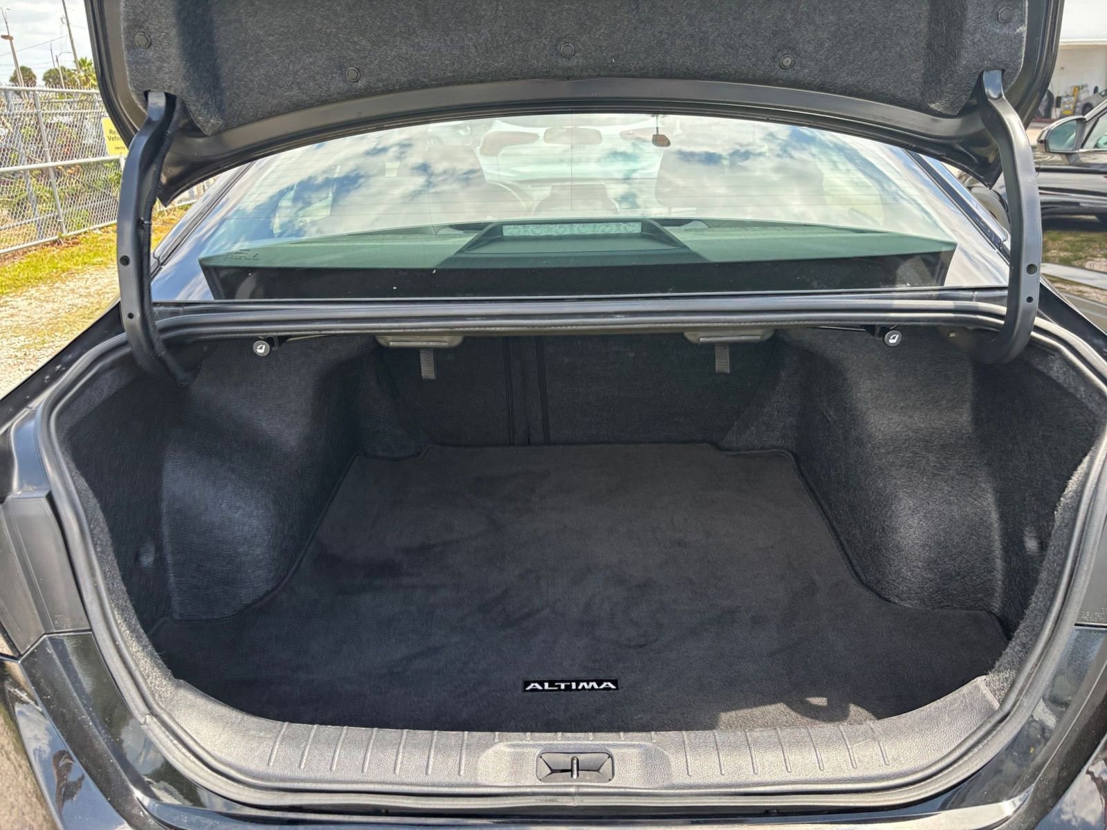 Thumbnail: 2025 Nissan Altima - 32