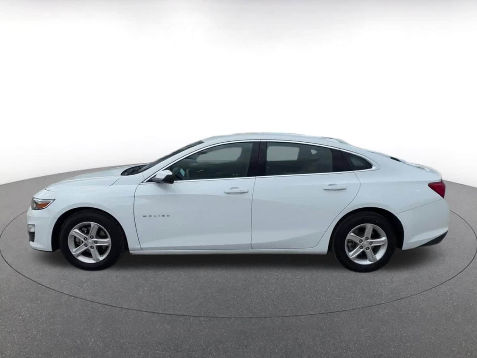 Thumbnail: 2024 Chevrolet Malibu - 9