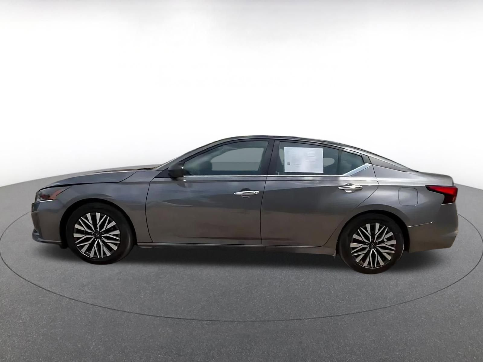 Thumbnail: 2025 Nissan Altima - 9
