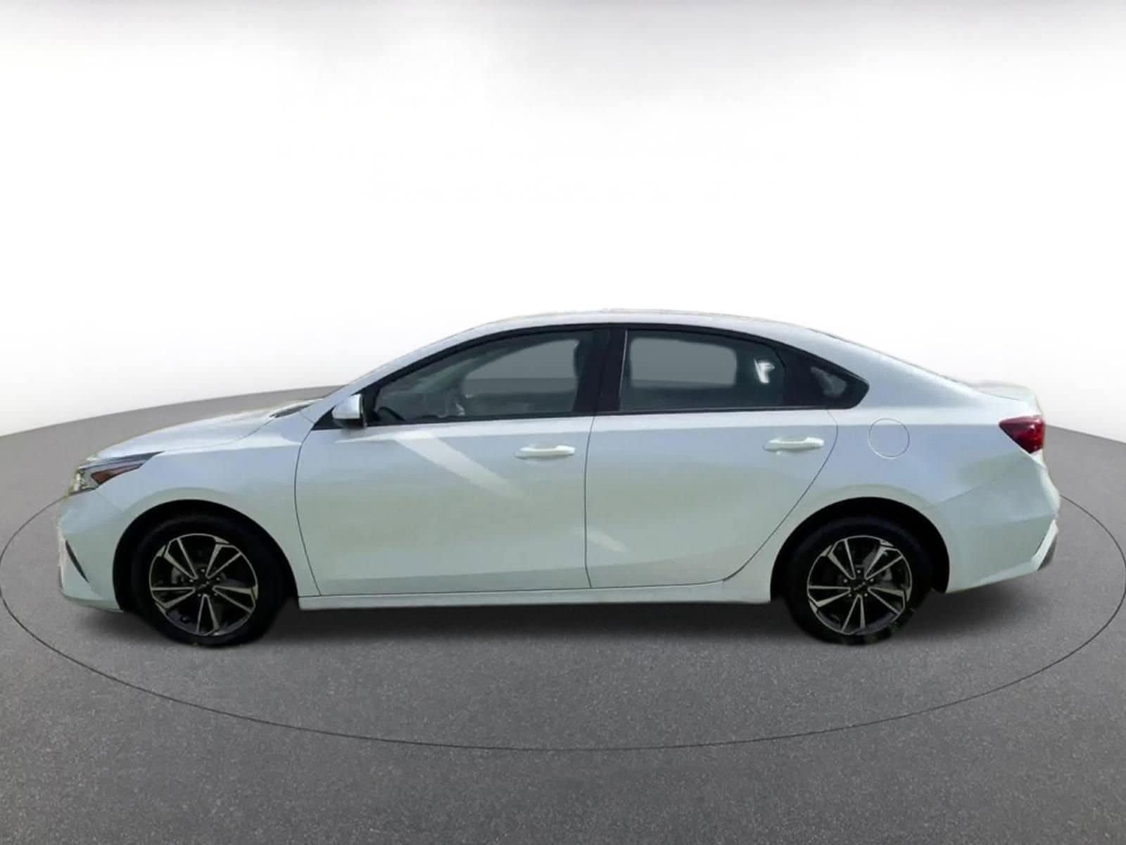 Thumbnail: 2024 Kia Forte - 7