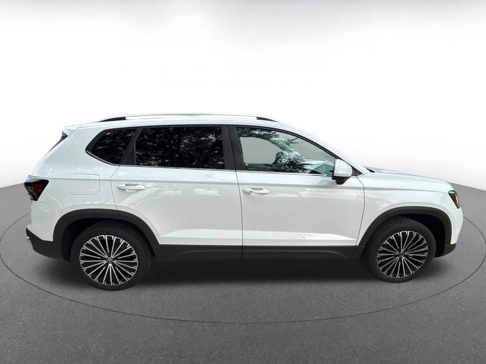 Thumbnail: 2025 Volkswagen Taos - 8