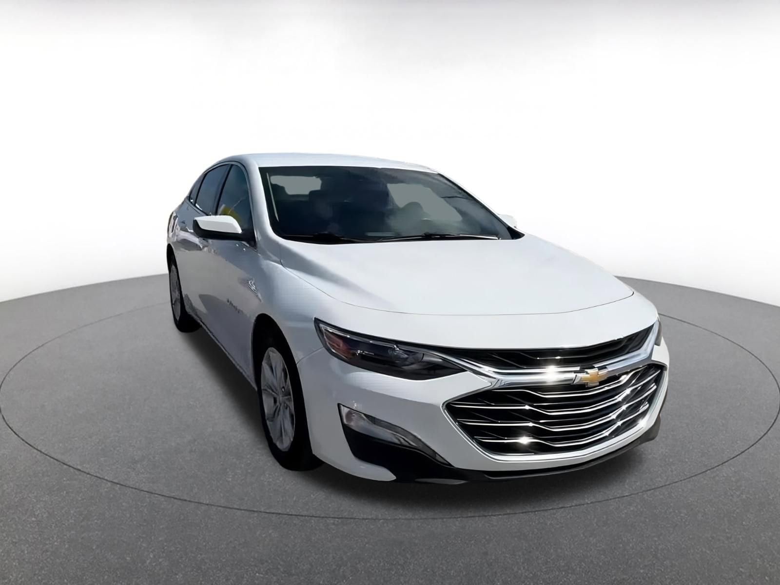 Thumbnail: 2024 Chevrolet Malibu - 3