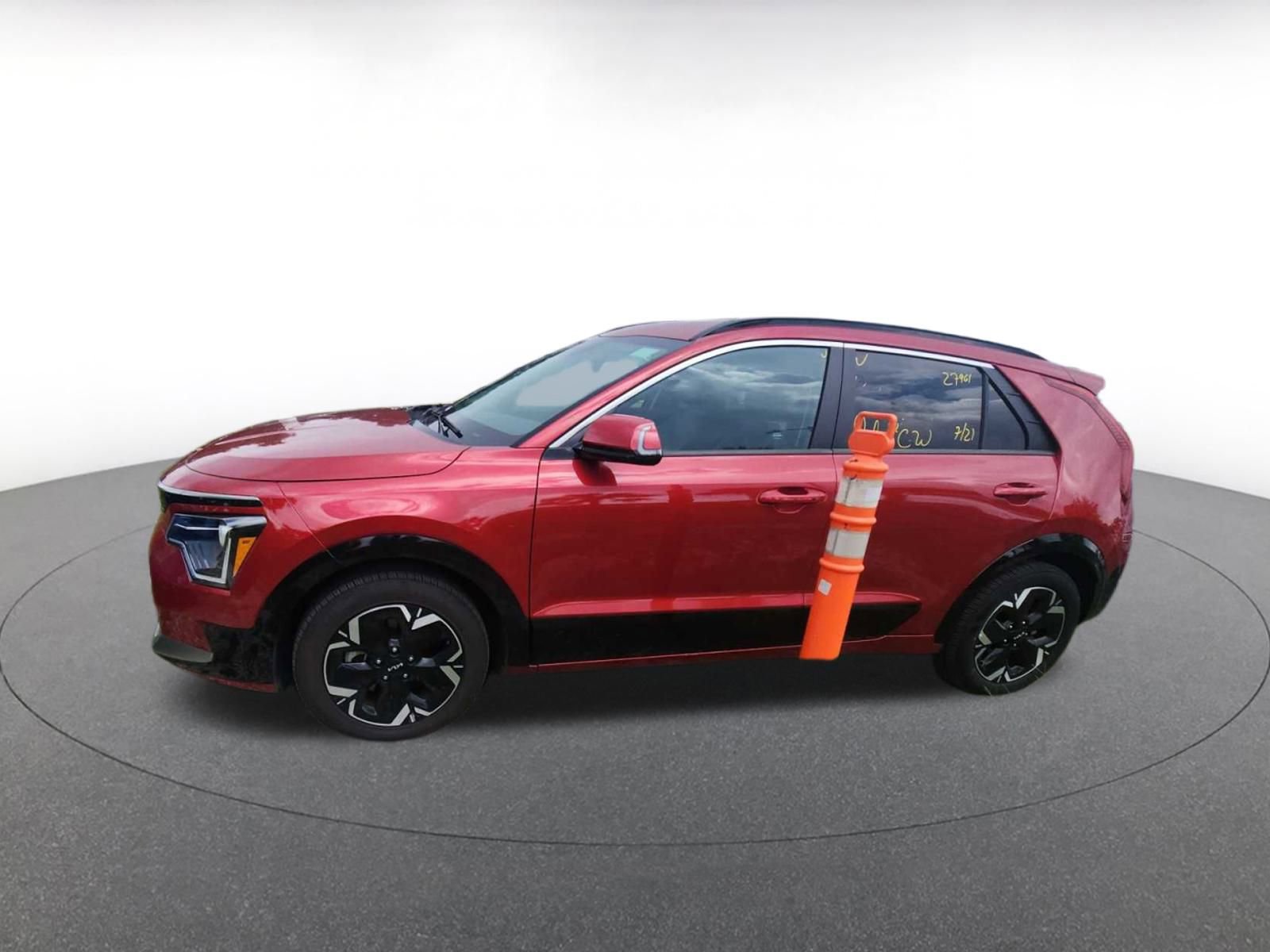 Thumbnail: 2023 Kia Niro - 6