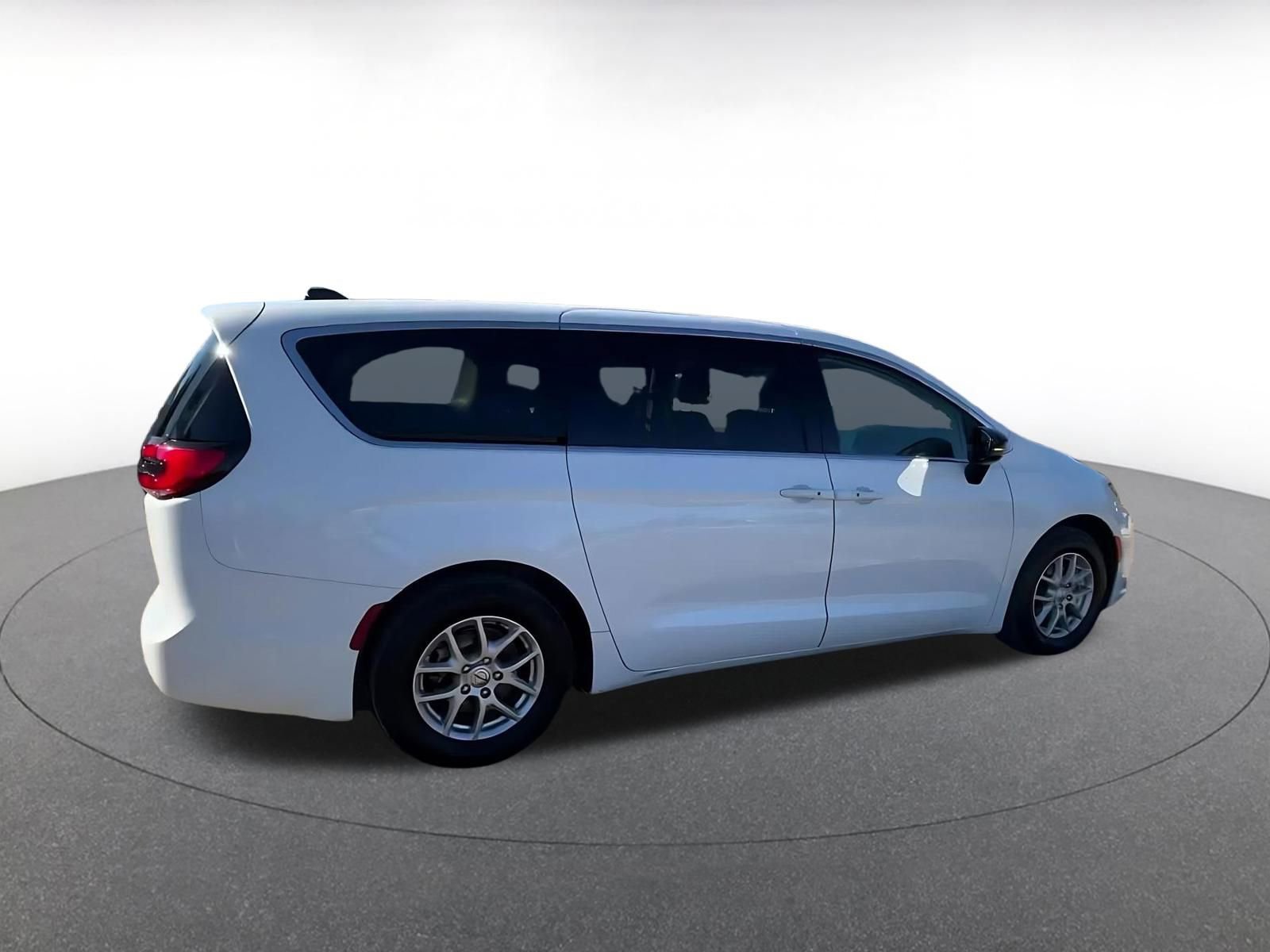 Thumbnail: 2024 Chrysler Pacifica - 16