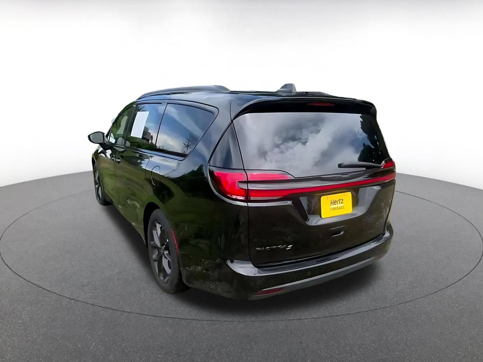 Thumbnail: 2025 Chrysler Pacifica - 9