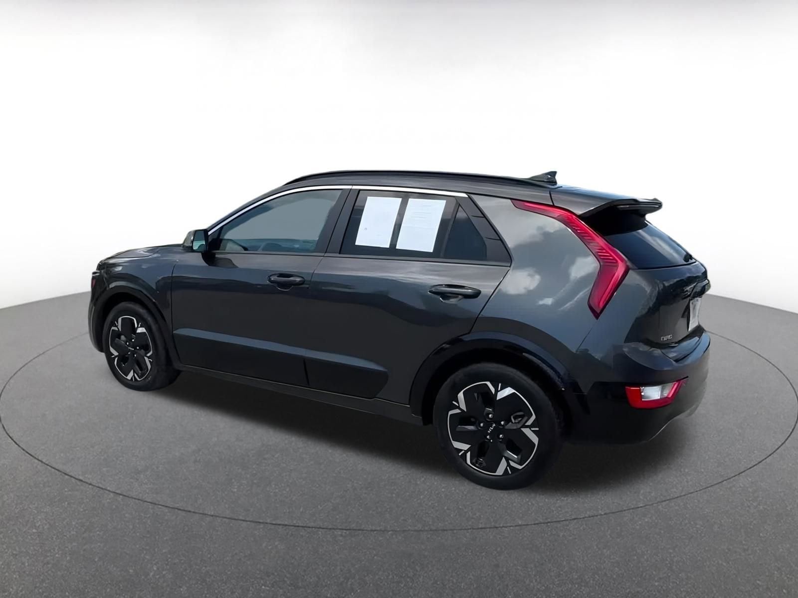 Thumbnail: 2023 Kia Niro - 10