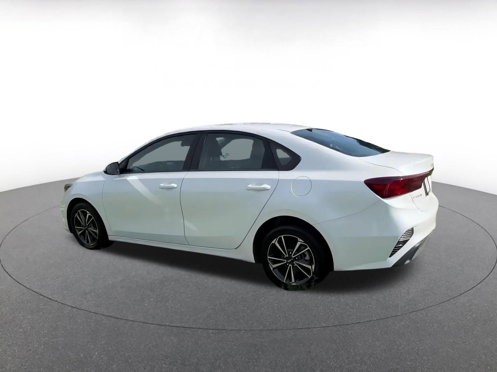 Thumbnail: 2024 Kia Forte - 8