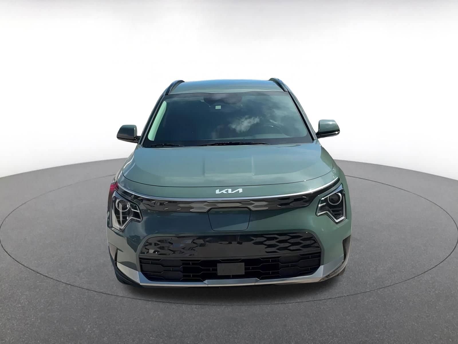 Thumbnail: 2023 Kia Niro - 4