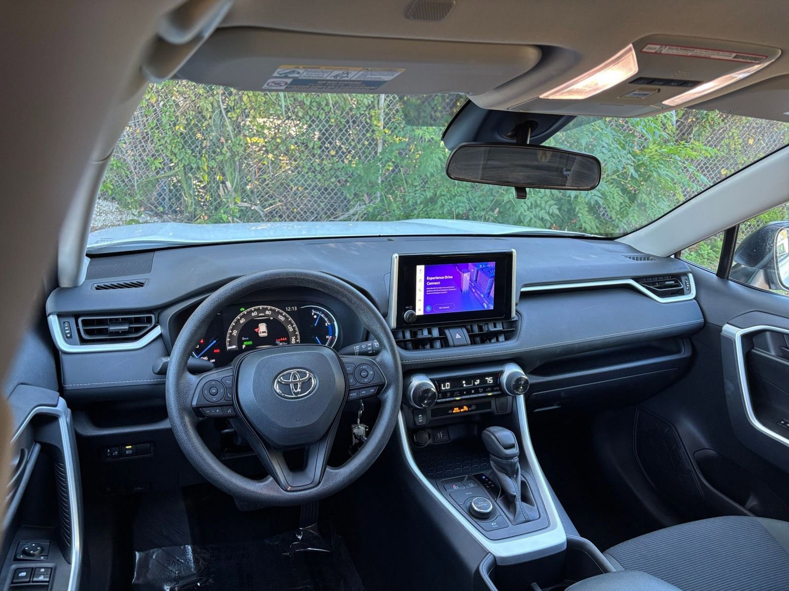 Thumbnail: 2025 Toyota RAV4 - 33