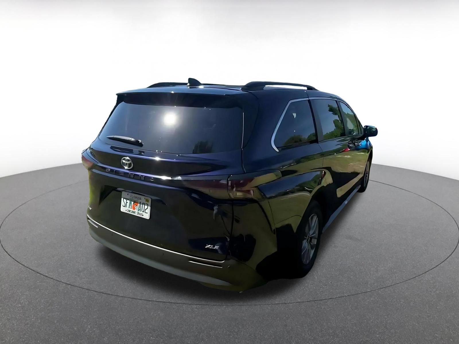 Thumbnail: 2025 Toyota Sienna - 11