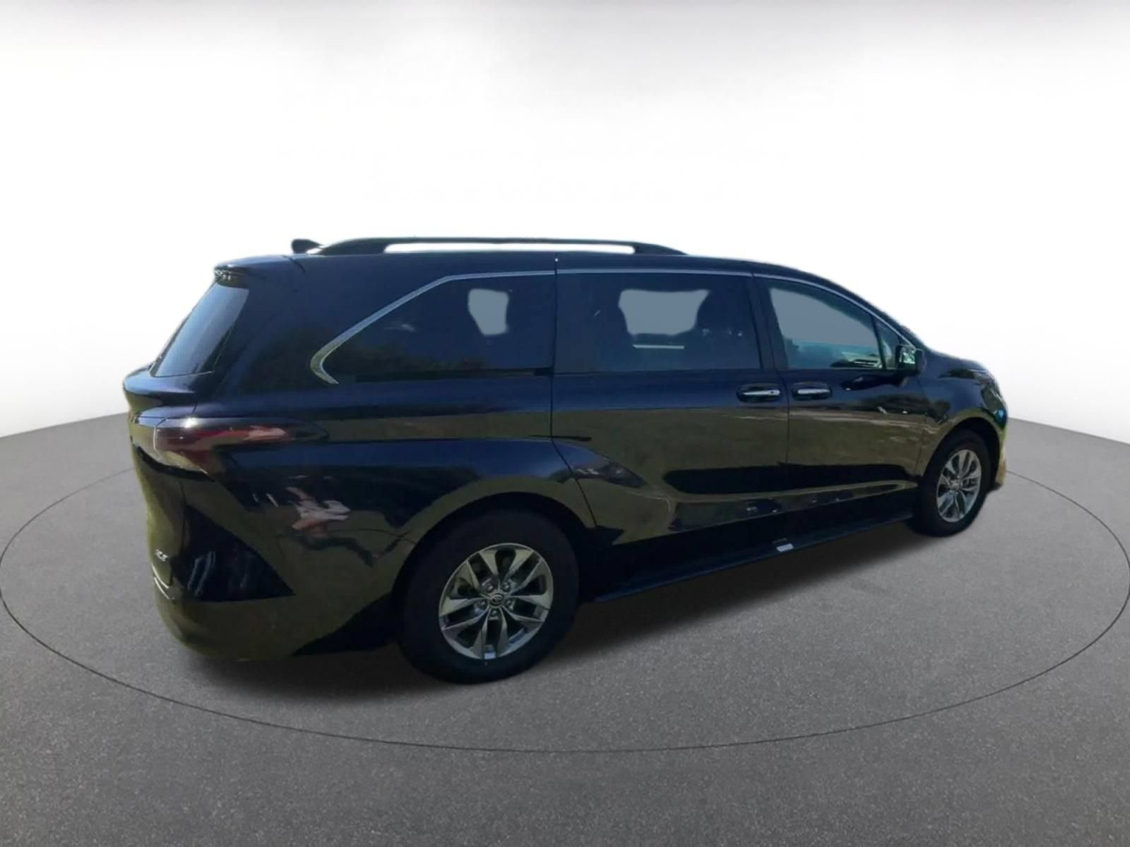 Thumbnail: 2025 Toyota Sienna - 12