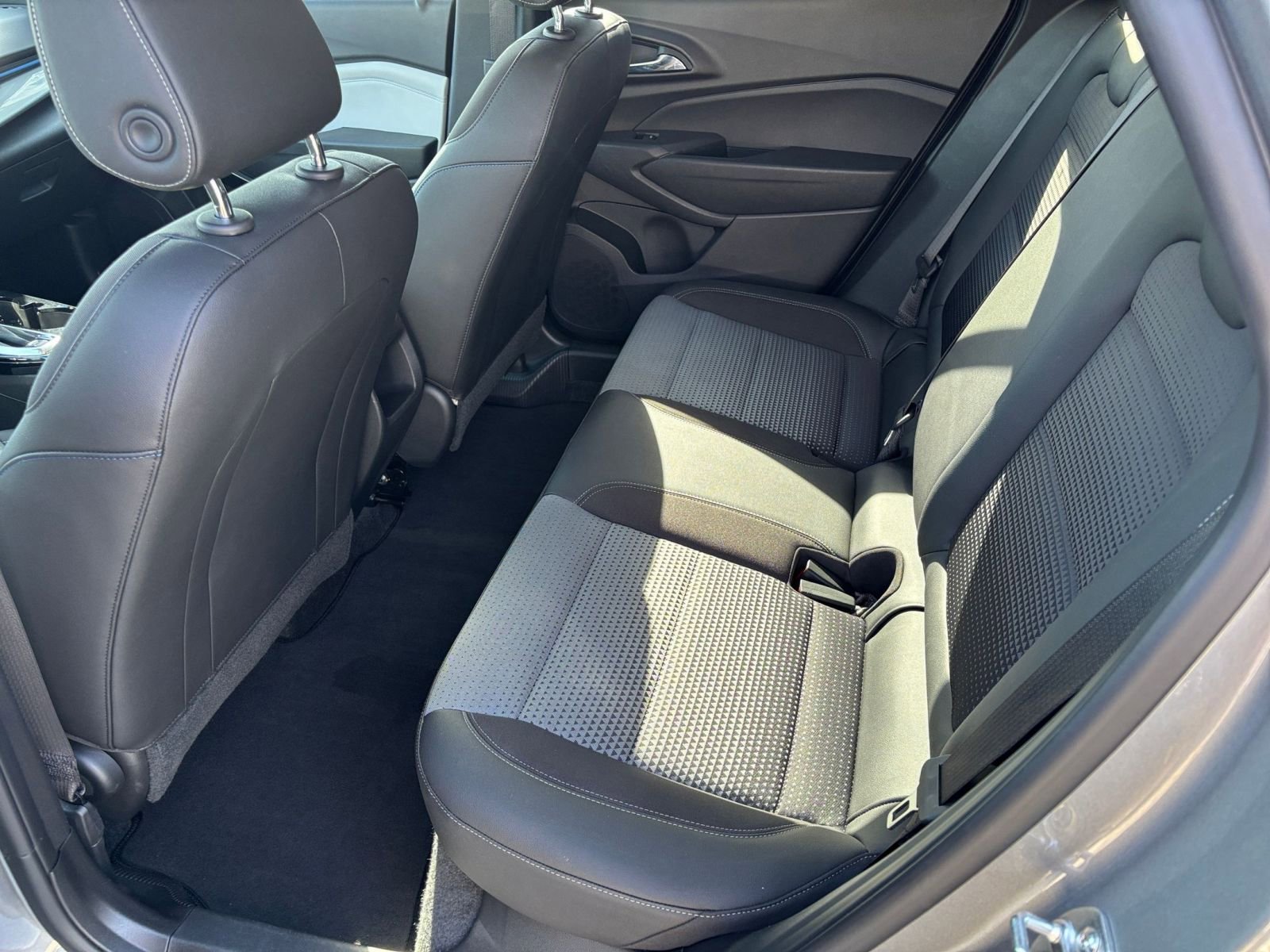 Thumbnail: 2025 Chevrolet Trax - 25