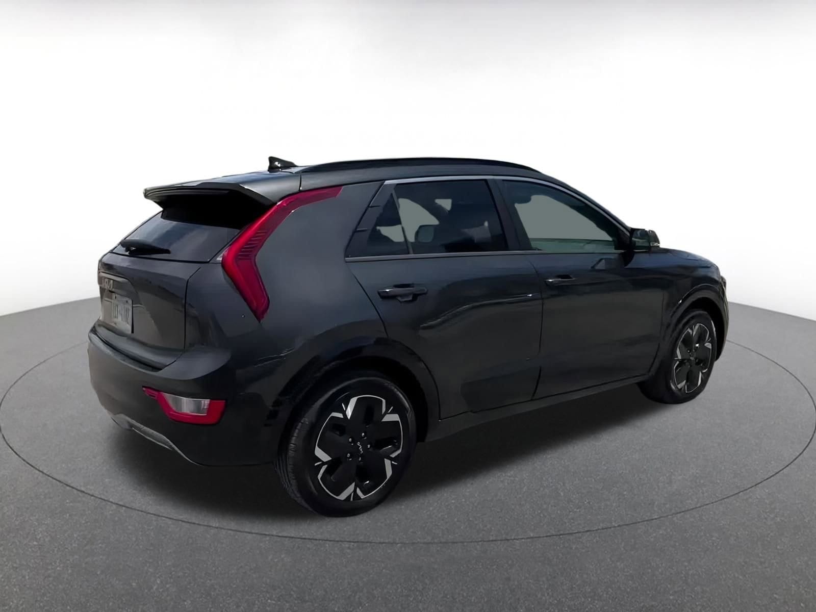 Thumbnail: 2023 Kia Niro - 15