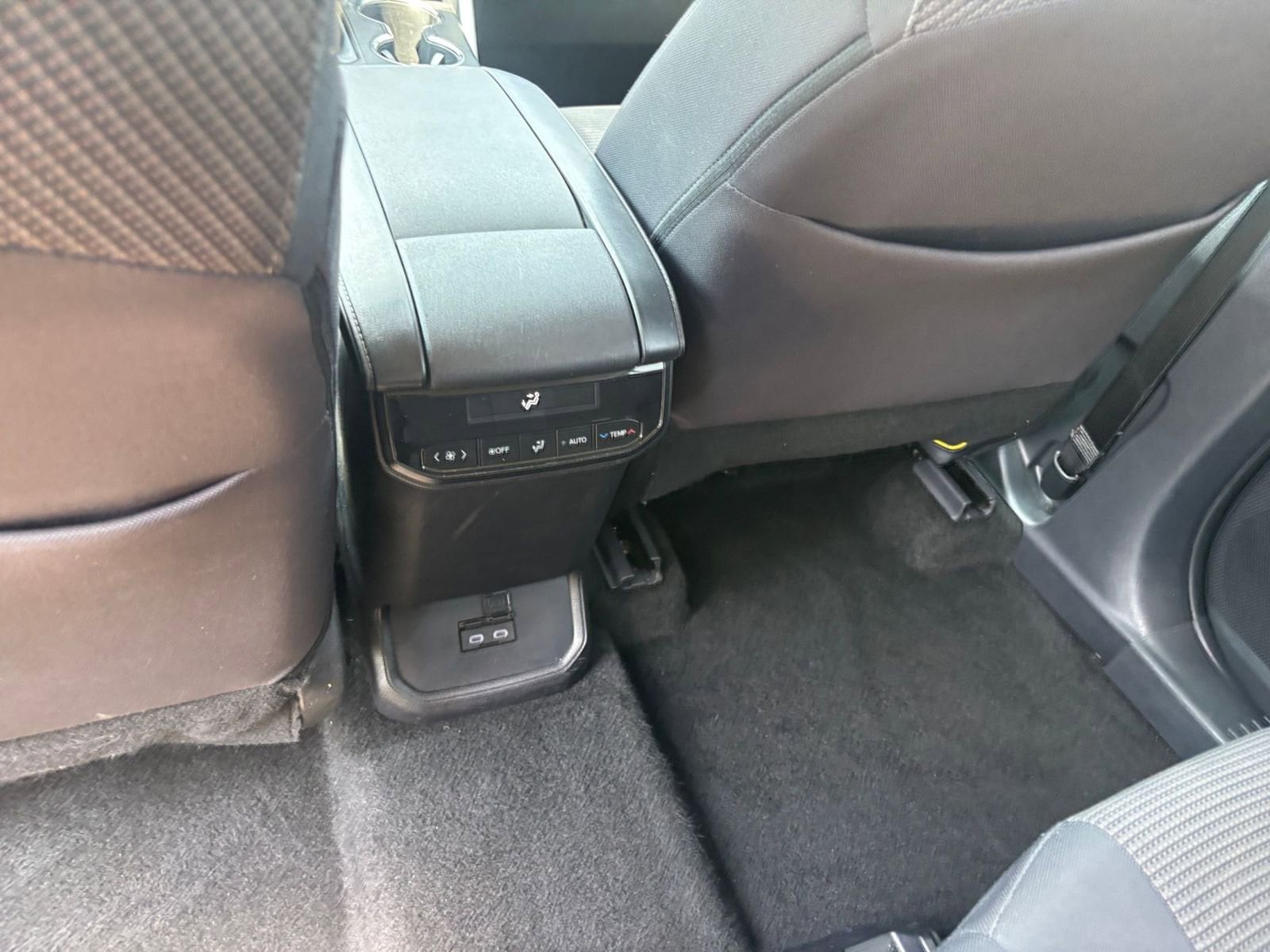 Thumbnail: 2025 Toyota Highlander - 25