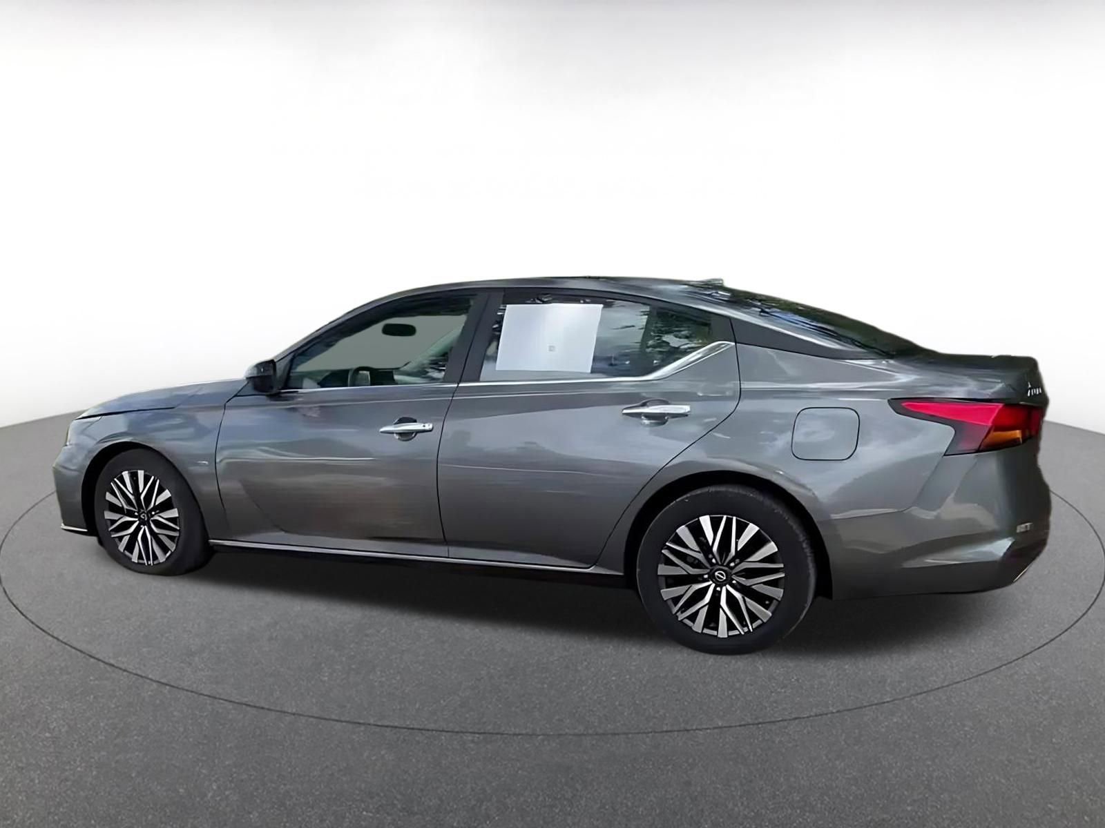 Thumbnail: 2025 Nissan Altima - 10