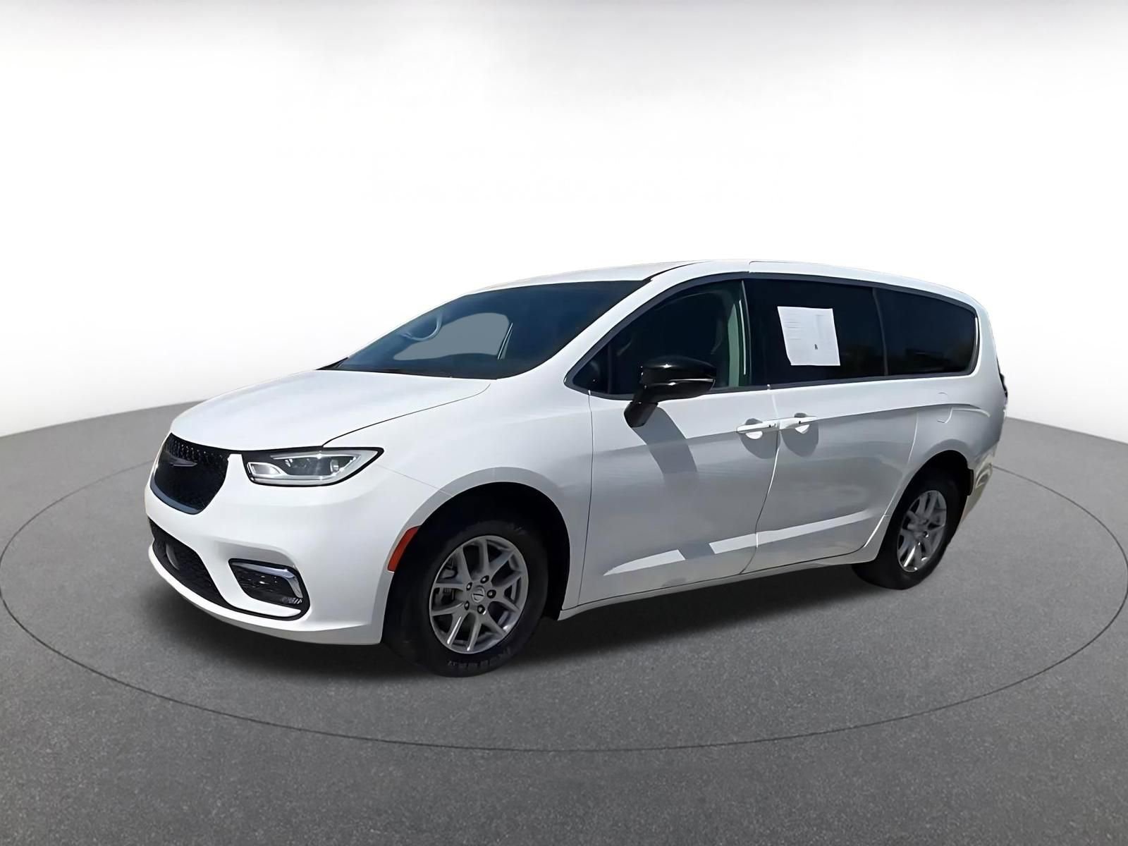 Thumbnail: 2024 Chrysler Pacifica - 8