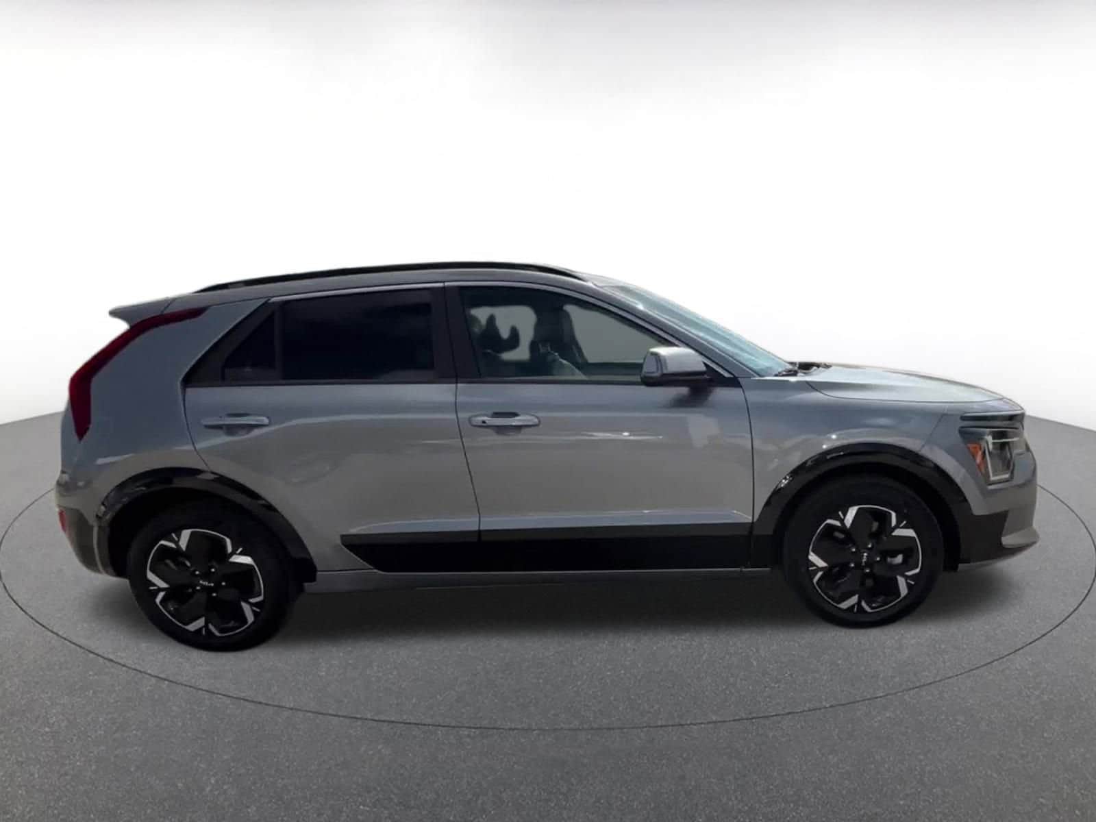 Thumbnail: 2023 Kia Niro - 16