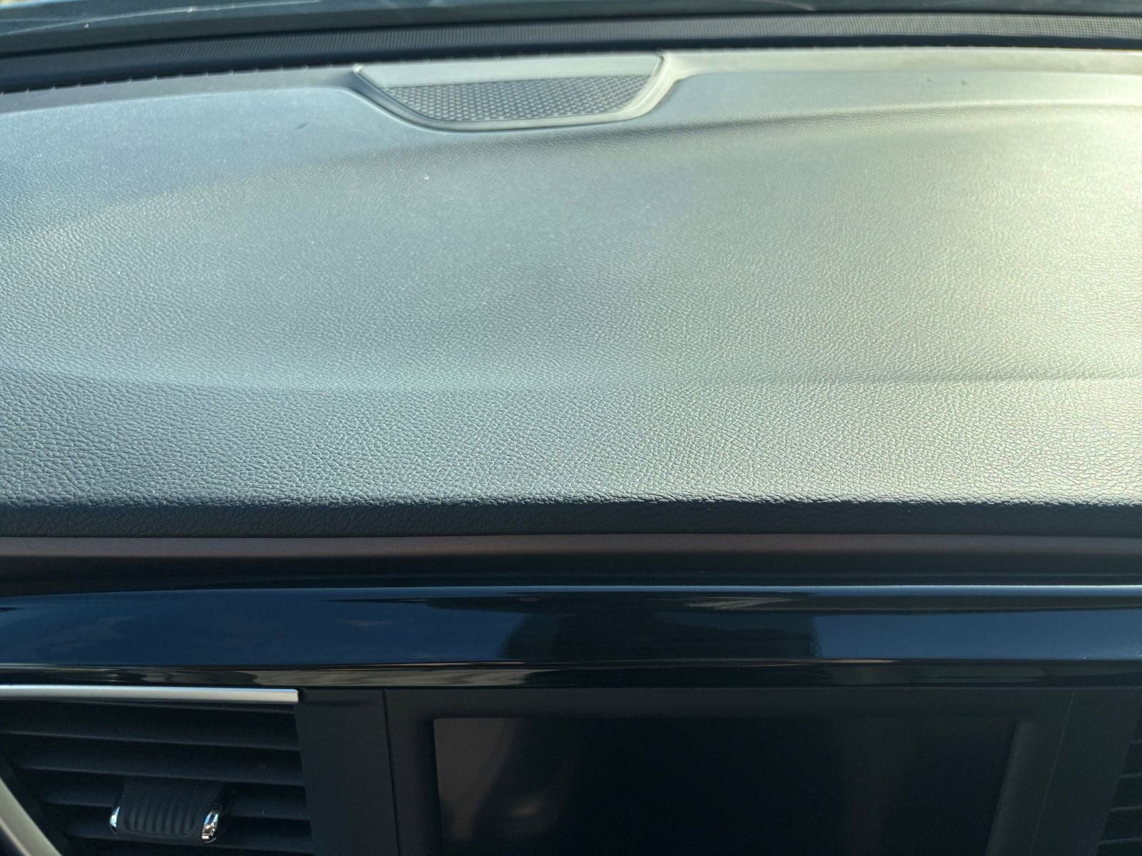 Thumbnail: 2023 Chrysler Voyager - 18