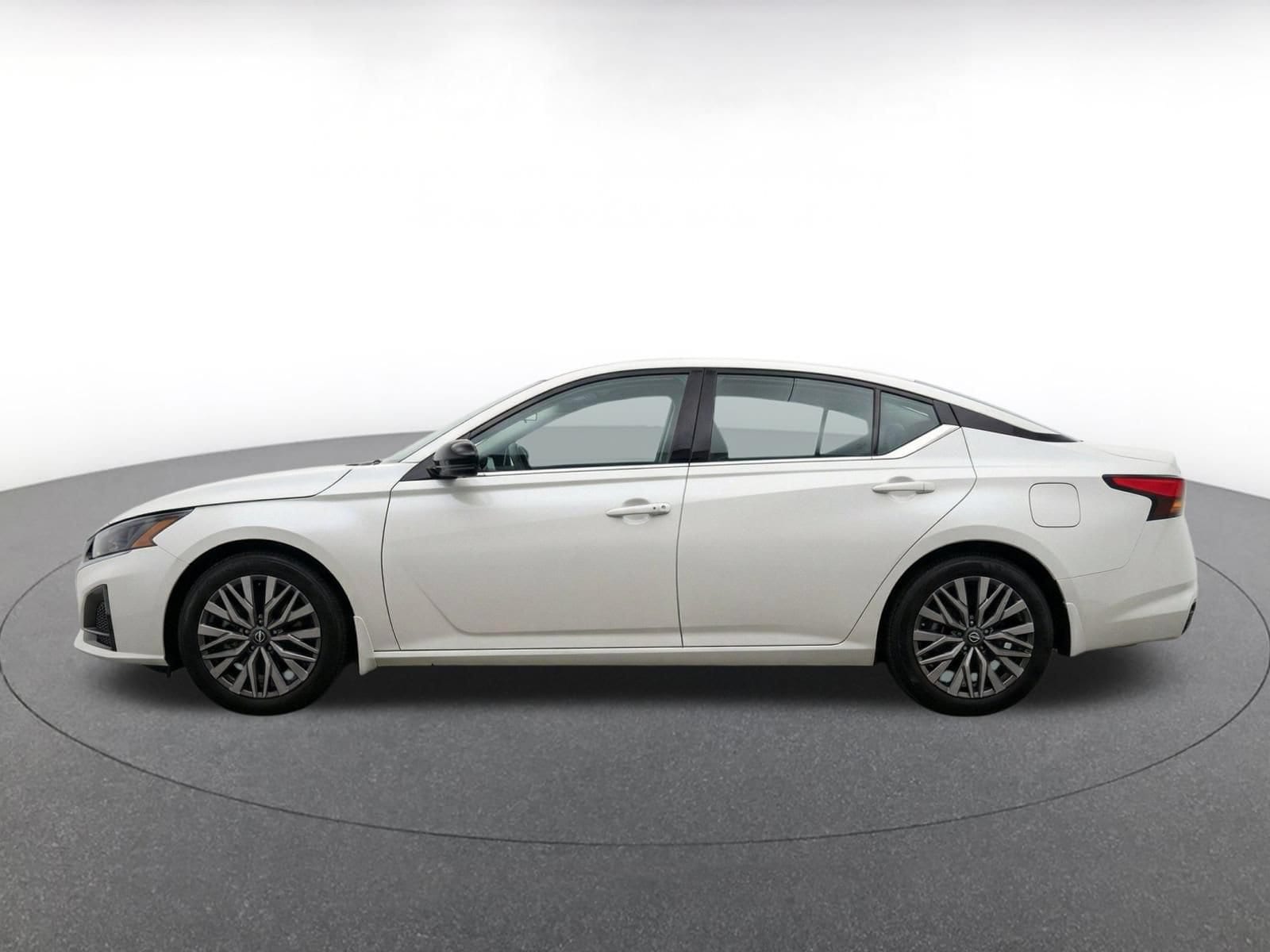 Thumbnail: 2025 Nissan Altima - 4