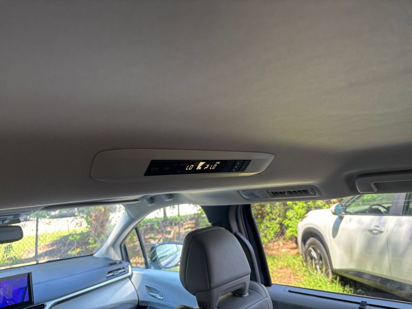 Thumbnail: 2025 Toyota Sienna - 25