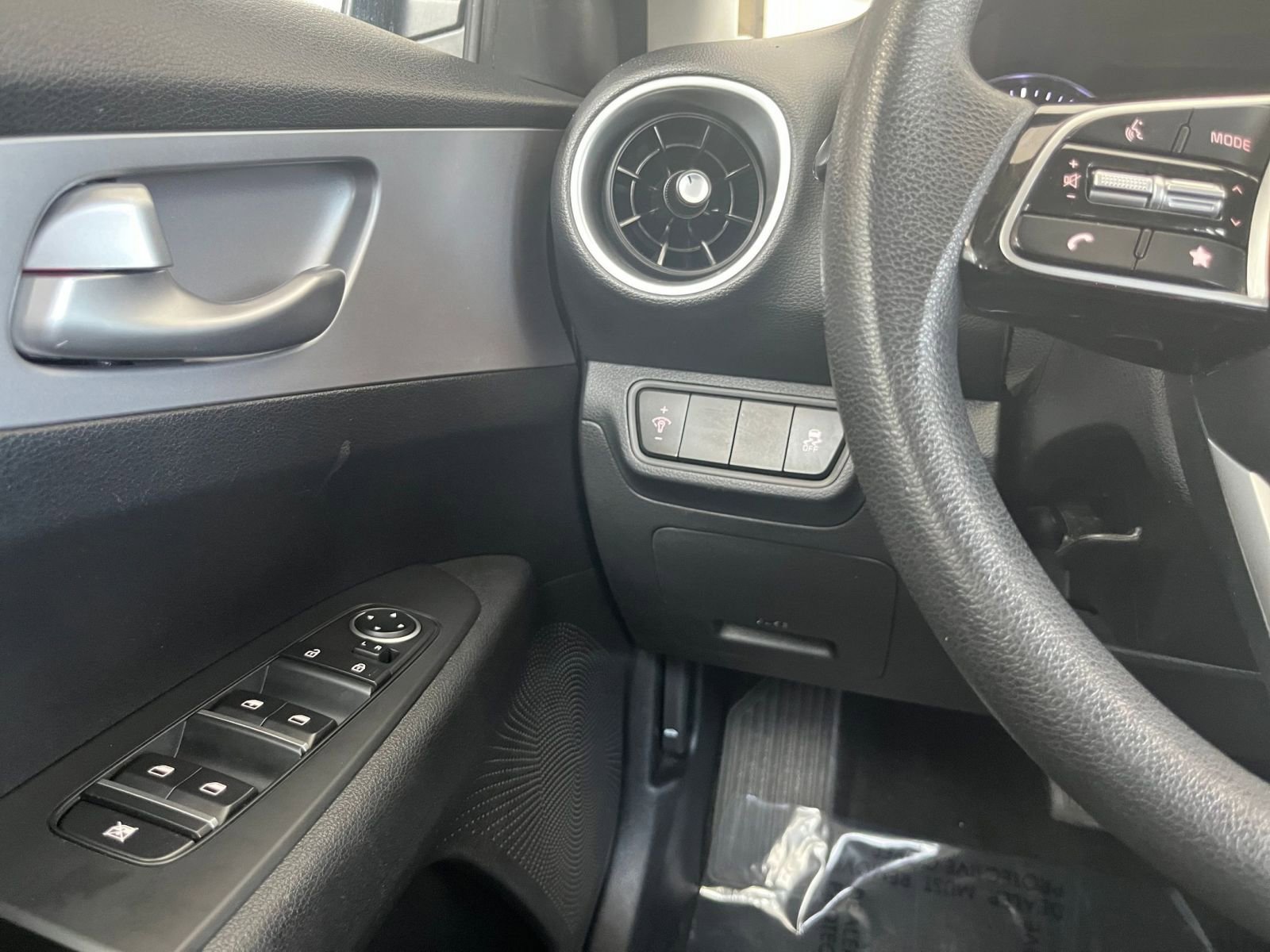 Thumbnail: 2024 Kia Forte - 32