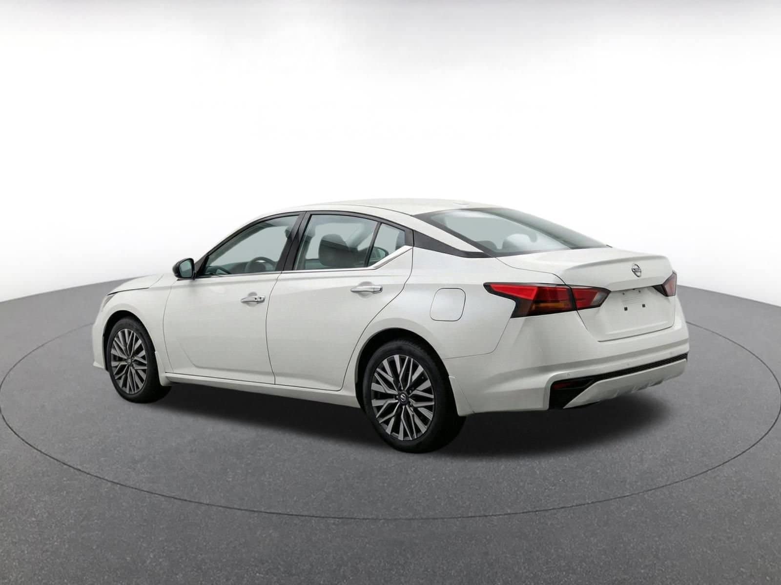 Thumbnail: 2025 Nissan Altima - 8