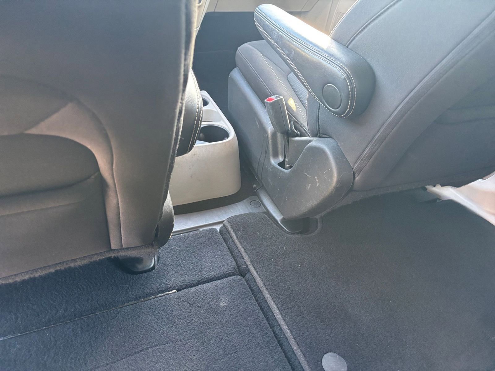 Thumbnail: 2023 Chrysler Voyager - 25