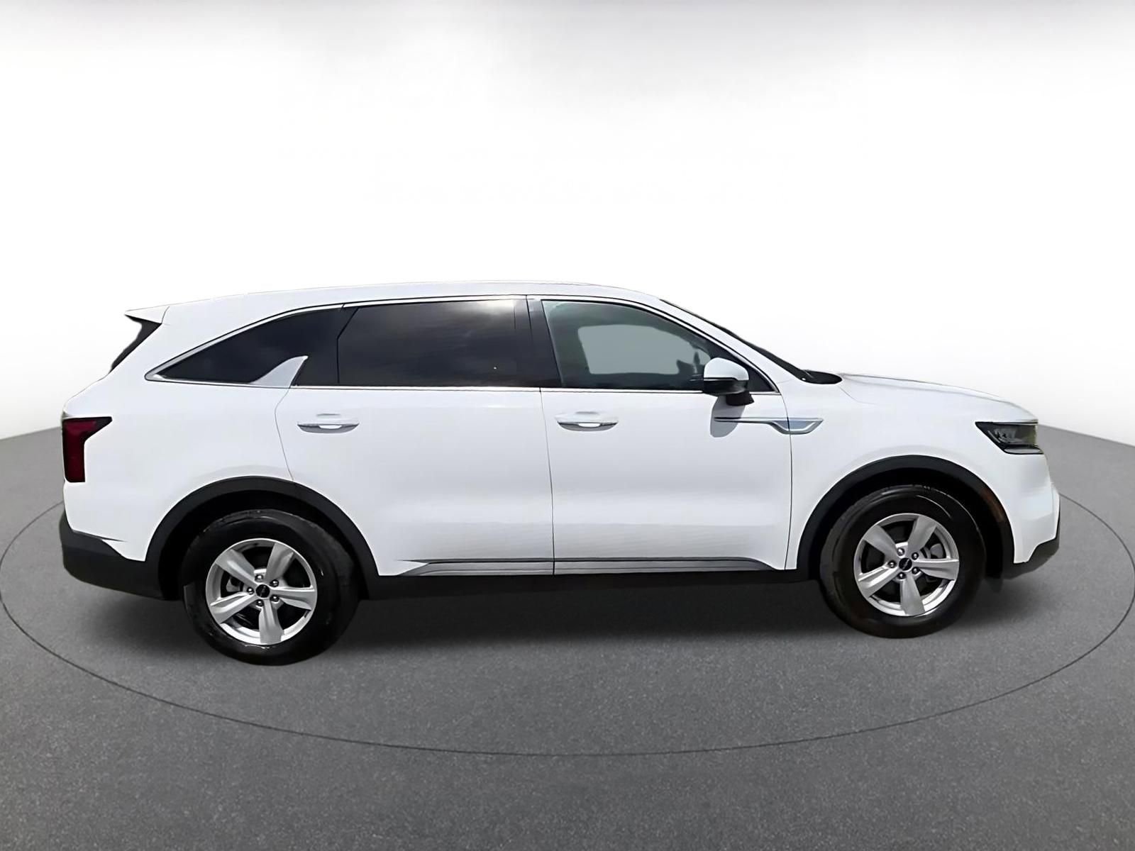 Thumbnail: 2023 Kia Sorento - 17