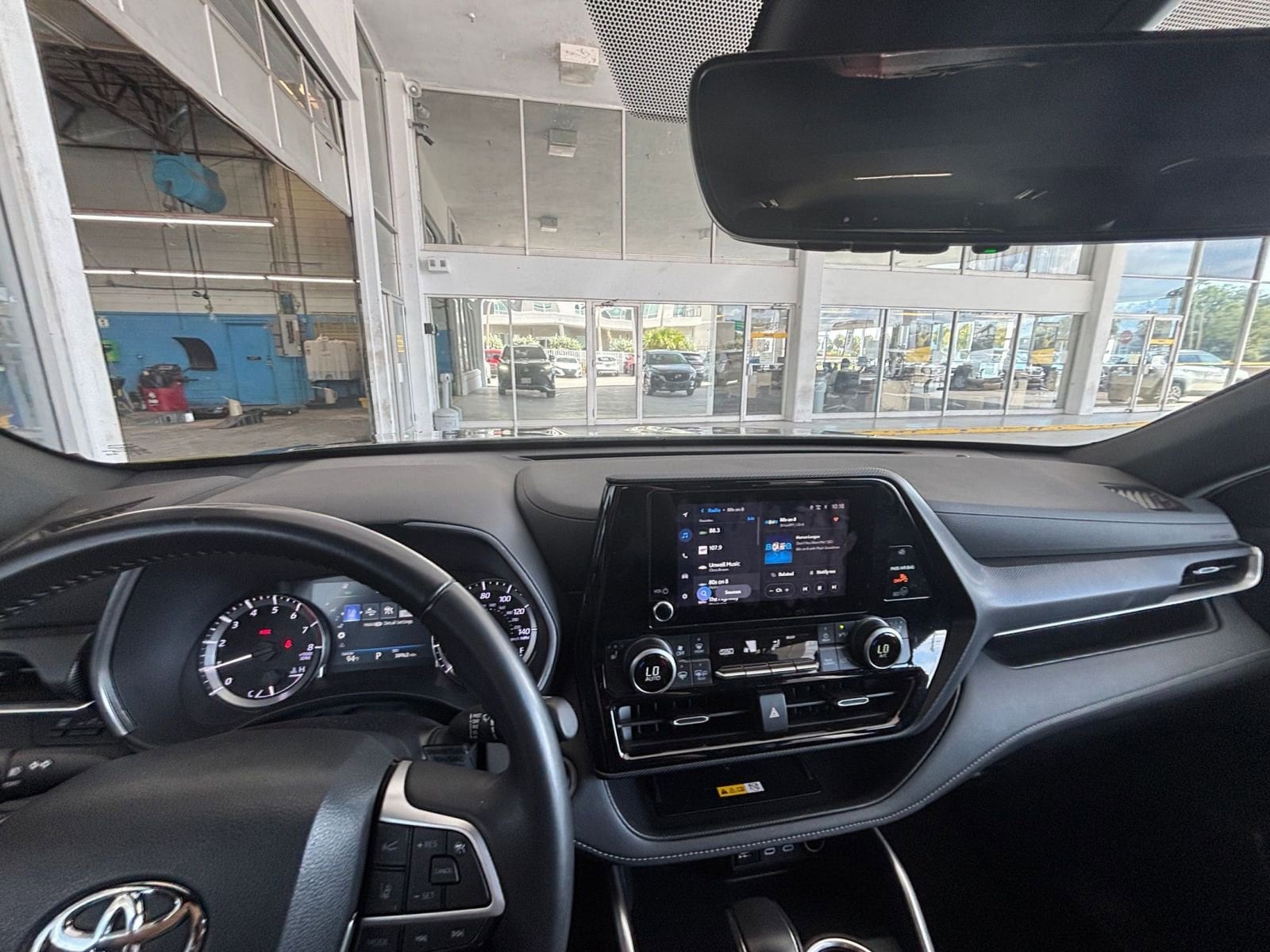 Thumbnail: 2024 Toyota Highlander - 28