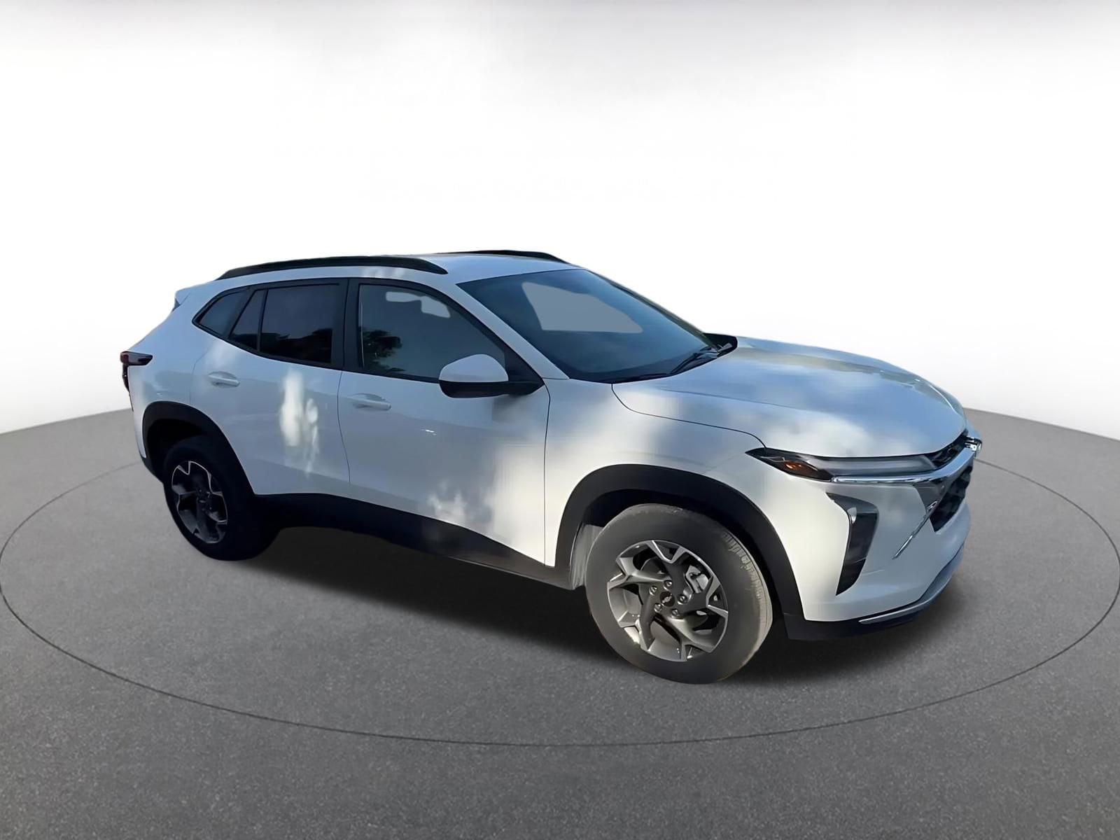 Thumbnail: 2025 Chevrolet Trax - 2