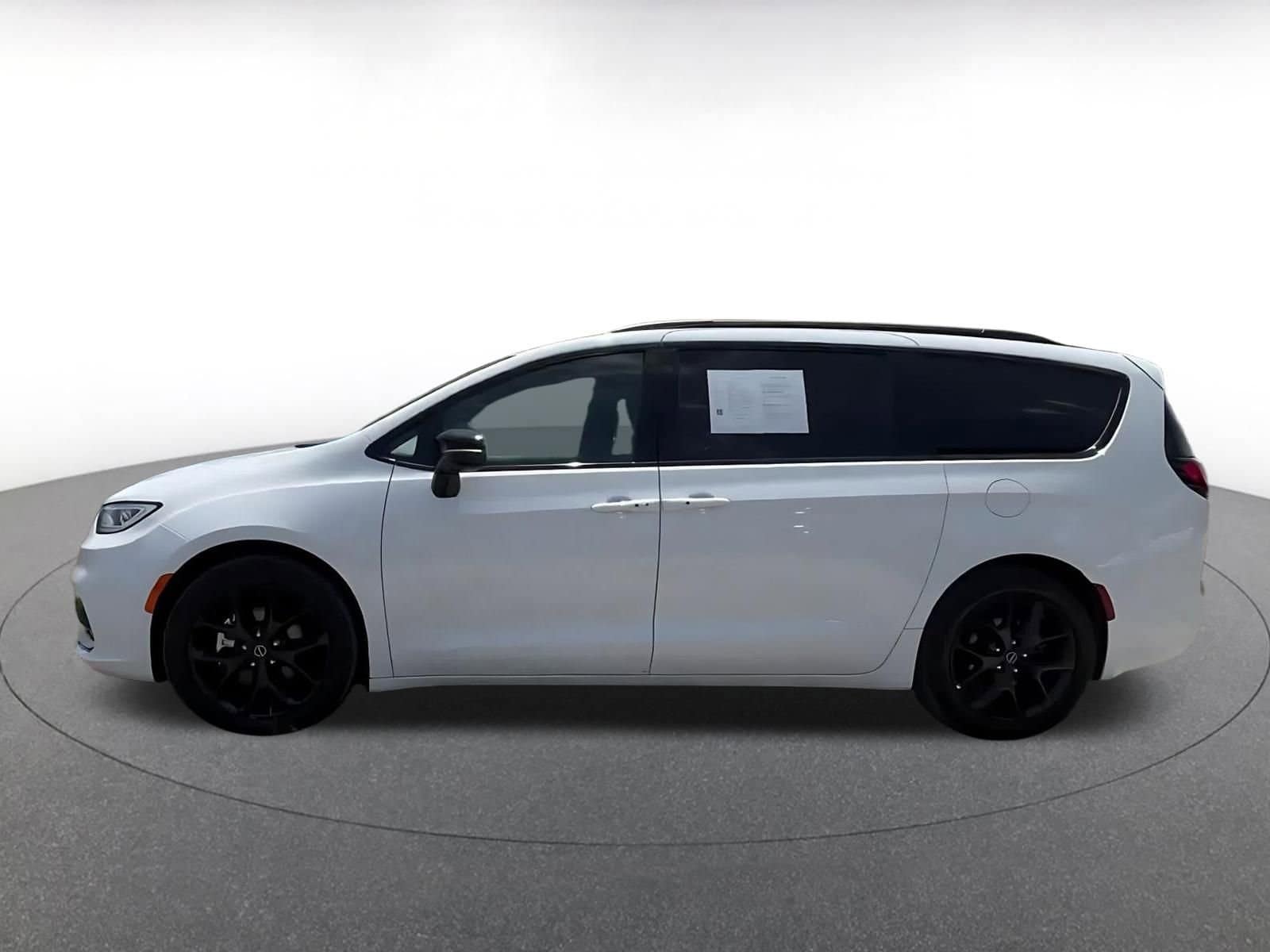 Thumbnail: 2025 Chrysler Pacifica - 9