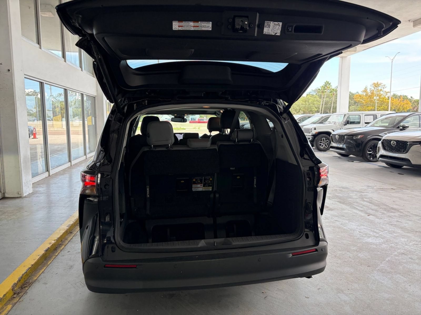 Thumbnail: 2024 Toyota Sienna - 33