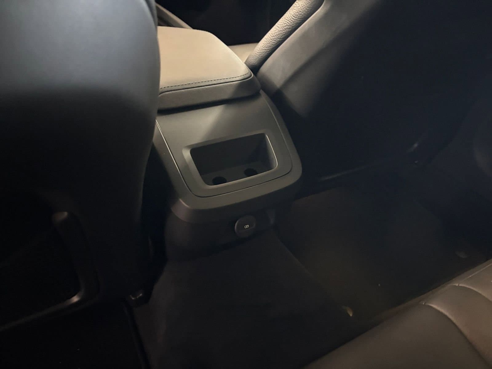 Thumbnail: 2025 Volvo S60 - 24